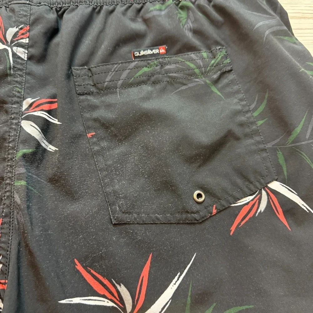 Quicksilver Boardshorts Swim Trunks Black‎ Floral Men's Size XL
